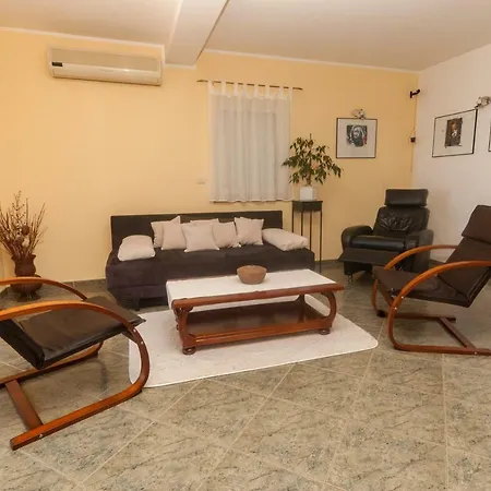 Apartment Nina *